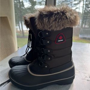 Women’s waterproof fur snow boots size 8
